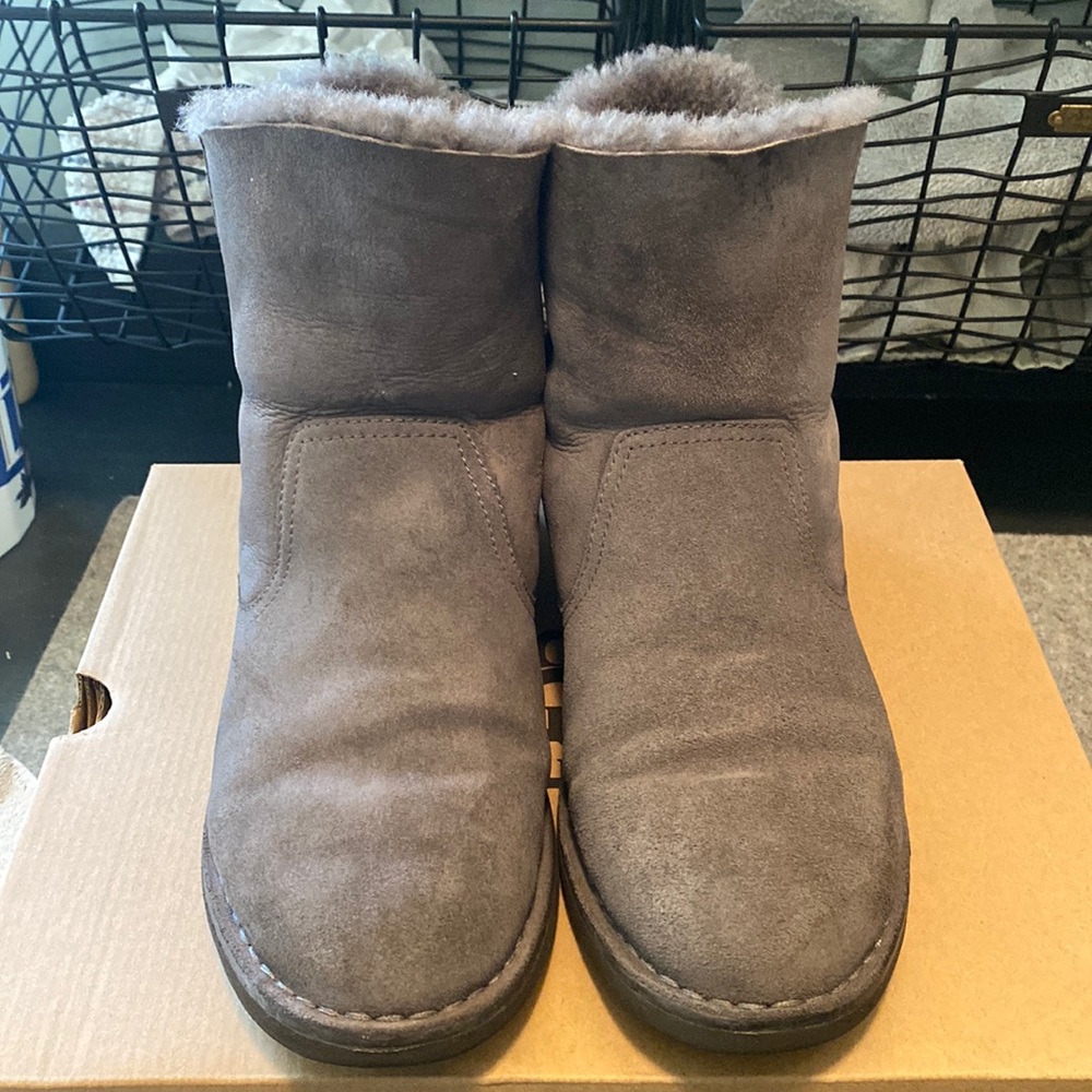 Uggs -Size 9